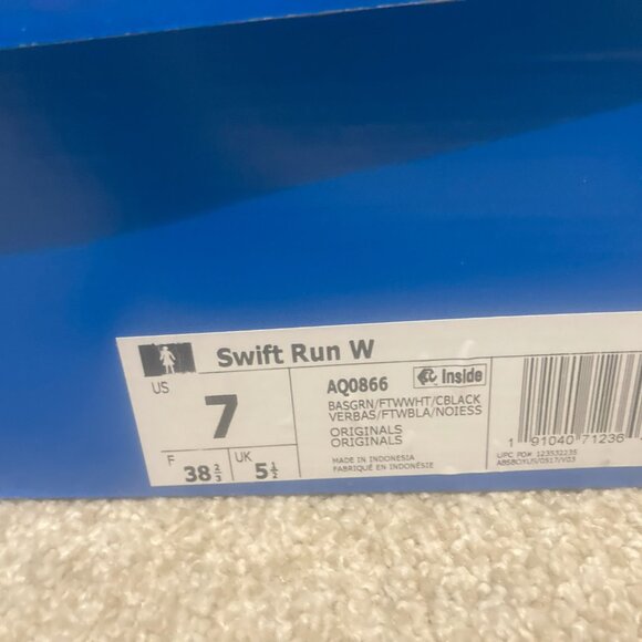 Adidias Womens Swift Run Green/White.Black Size 7M - NIB - Picture 3 of 3